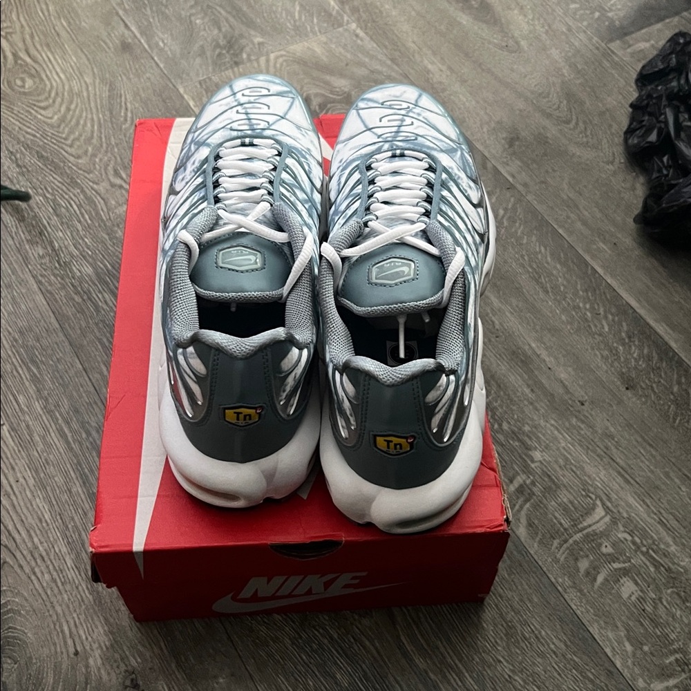 Stylish Blue and White Sneakers - Picture 3 of 7